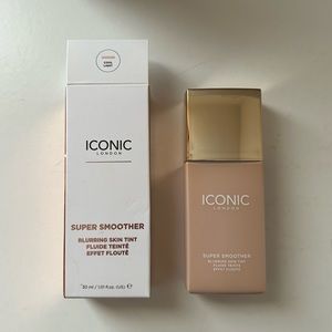 Iconic London Super Smoother Blurring Skin Tint in Cool Light